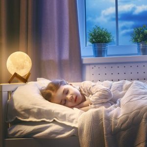 LED-es hangulat lámpa - Hold alakú éjjeli fény stílusos fa talppal és melegfehér fénnyel - 1000 W (BBJ) (BBV) - 3. kép