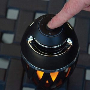 Fáklya alakú Bluetooth hangszóró valósághű láng effekttel - por- és vízálló, akkumulátoros (BBV) - Image 9