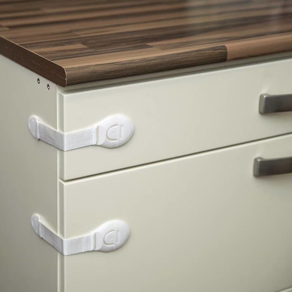 Univerzális biztonsági fiók- és szekrényzár – gyerekvédő zár rendszer bababiztonsághoz, egyszerű felszereléssel (BLLV)